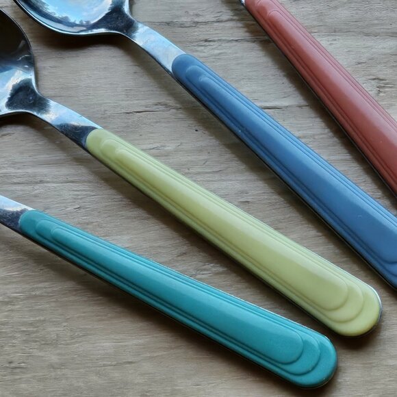 Gibson Art Deco Color Soup Spoons 7.5" blue yellow green pink plastic handle (4) - Picture 3 of 8